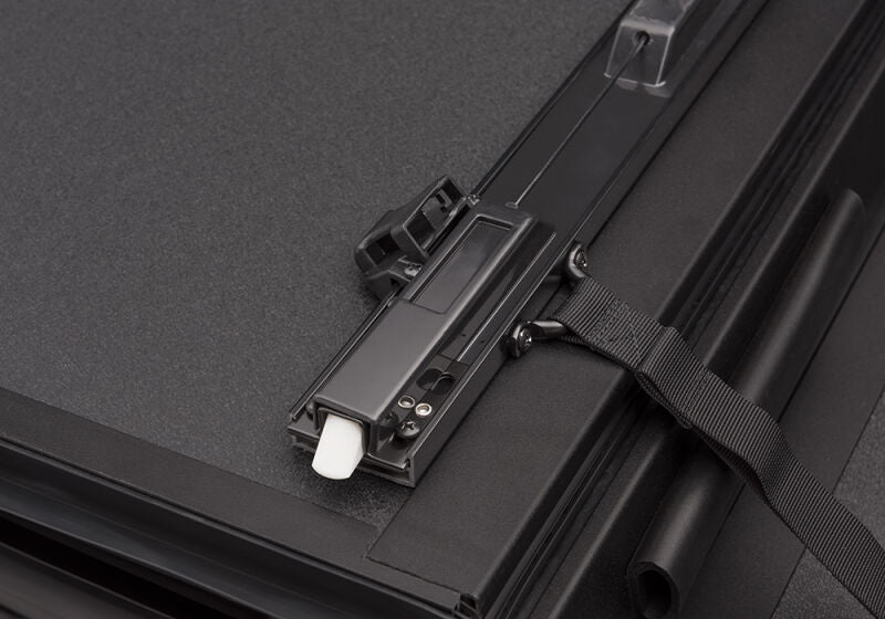 BAKFLIP MX4 - HARD TRI FOLD