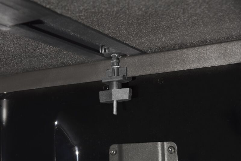 EXTANG SOLID FOLD 2.0 TOOLBOX - HARD TRI FOLD